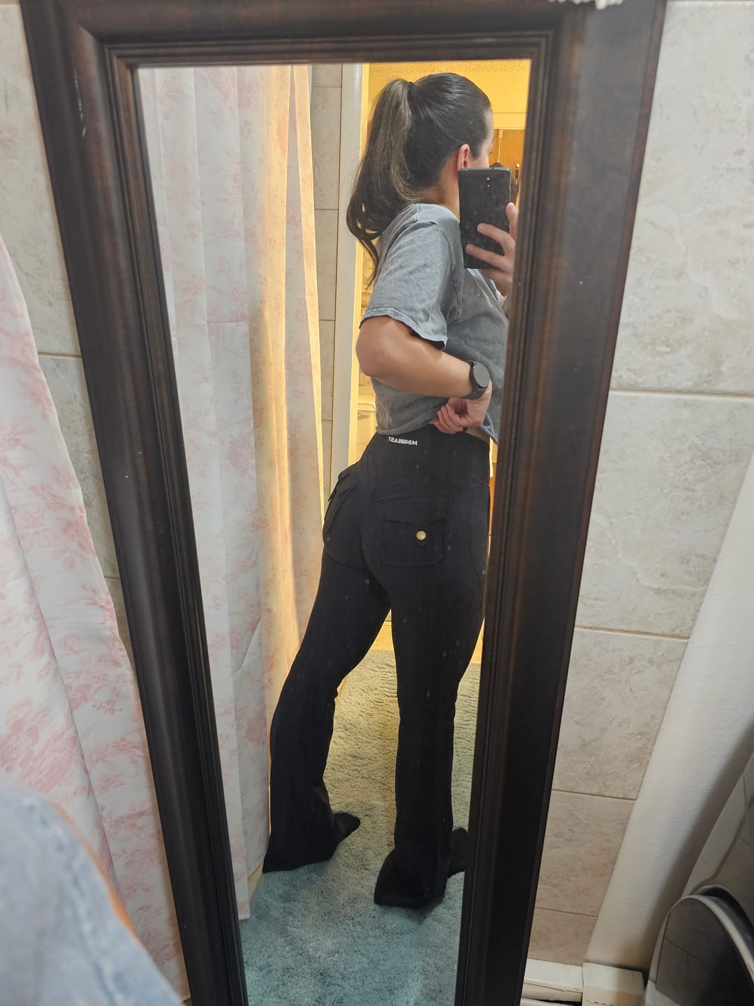 Customer photo review of Curve-V Cargo EVO Flare Leggings