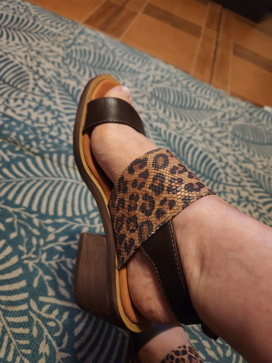 Customer photo review of Sandalia Mujer / Adelia Café Leopardo