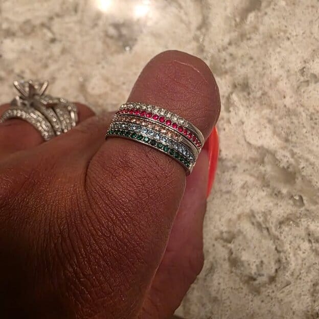 Customer photo review of Anel Delicado com Pedra de Nascimento