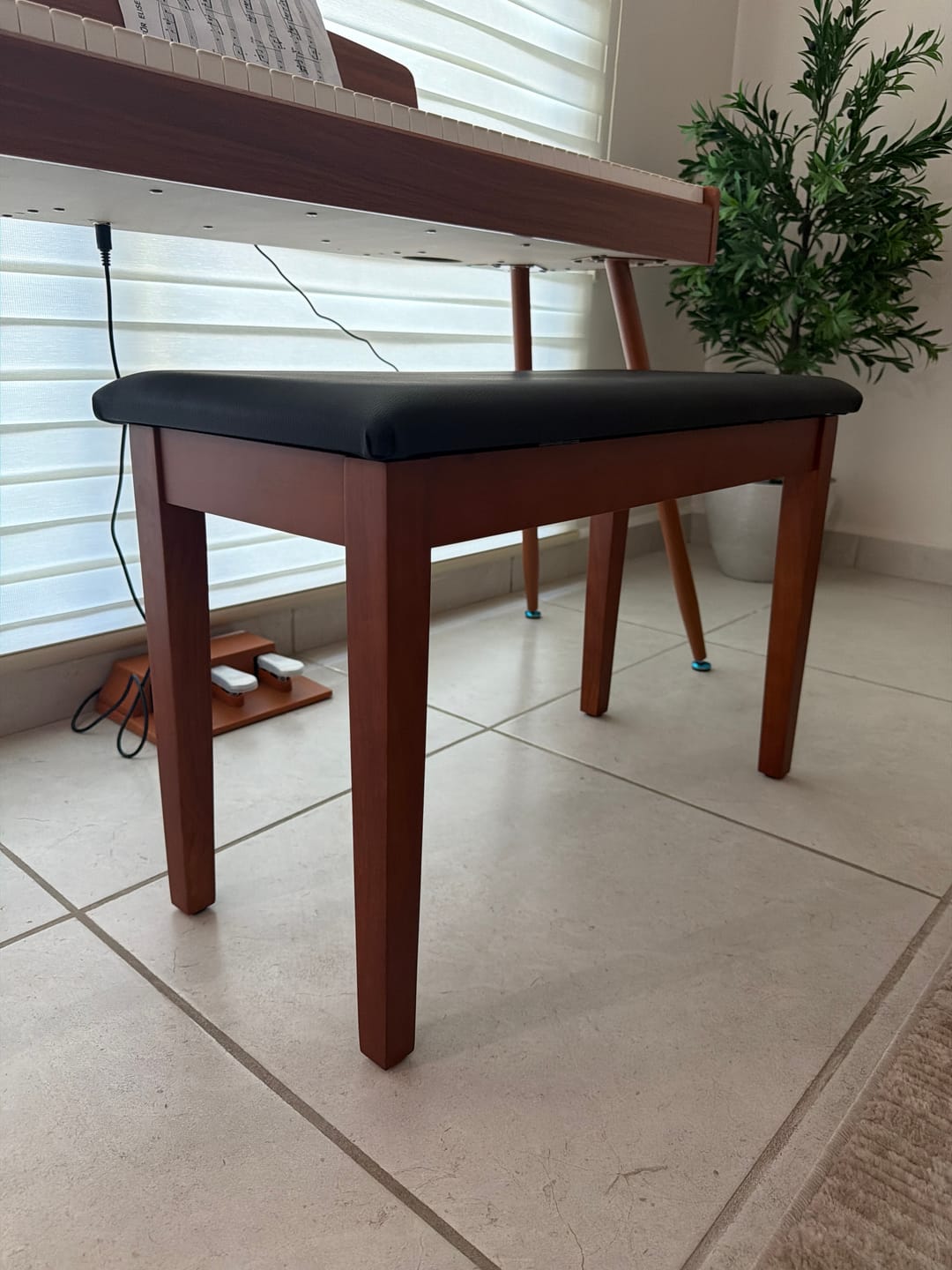 Customer photo review of Donner Taburete para piano dúo con espacio de almacenamiento, madera