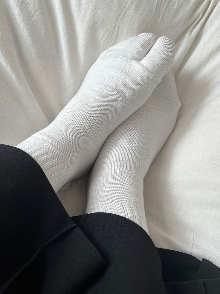 Customer photo review of Calcetas Tabi Blancas