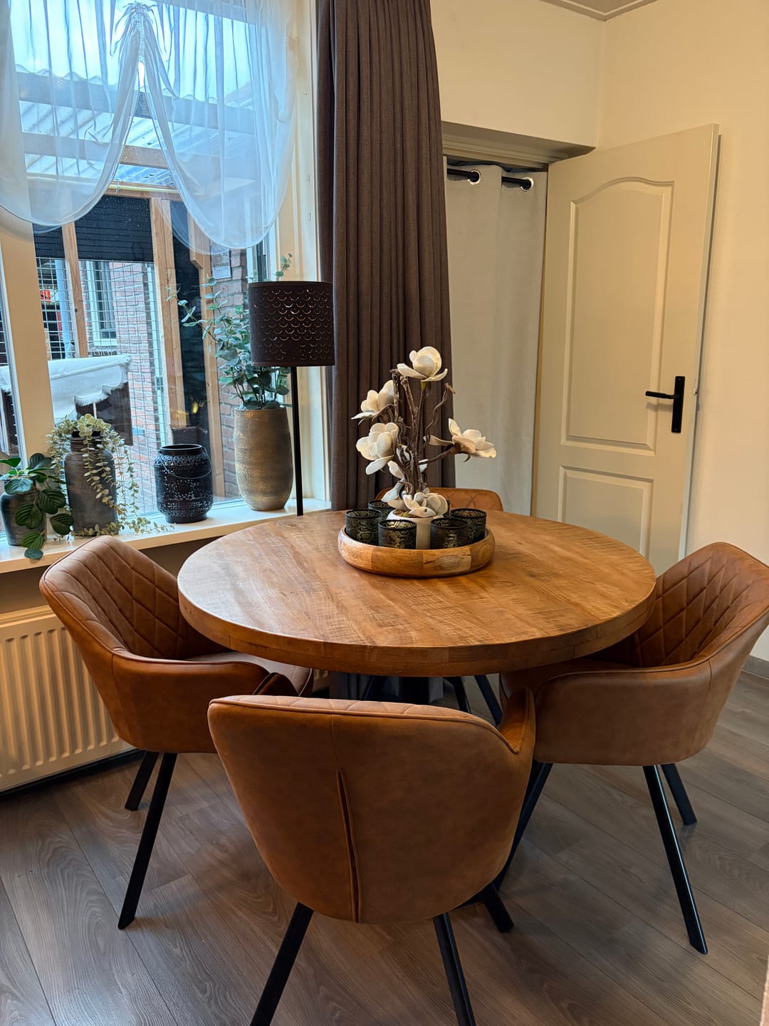 Customer photo review of Brione Draaibare Eetkamerstoel - Cognac