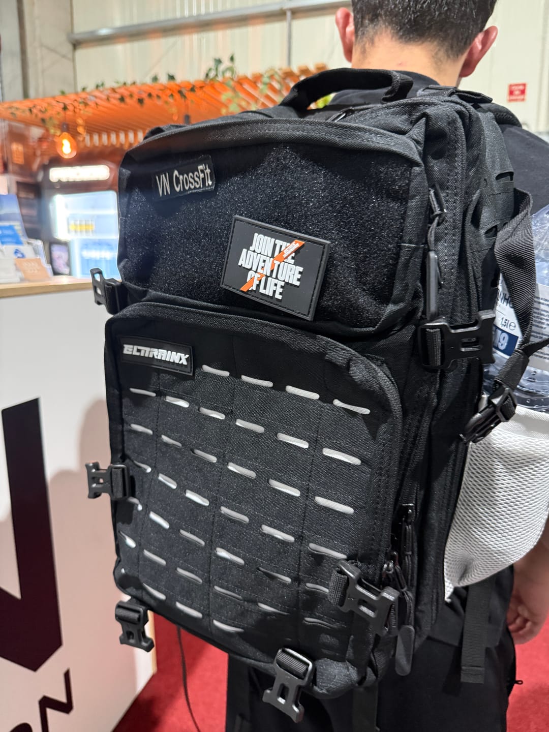 Customer photo review of Mochila Táctica V2 45L All In Negro y Blanco