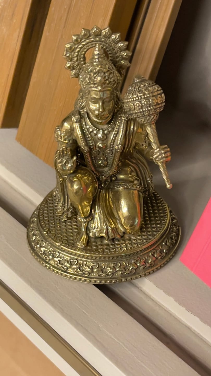 Customer photo review of Hanuman Ji Brass Idol | Vastu Remedy for Strength, Protection & Devotion | 3–4 Inch | 140–210 g
