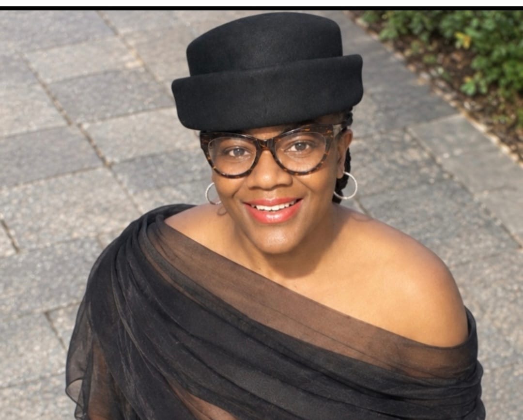 Customer photo review of London Pillbox - Black