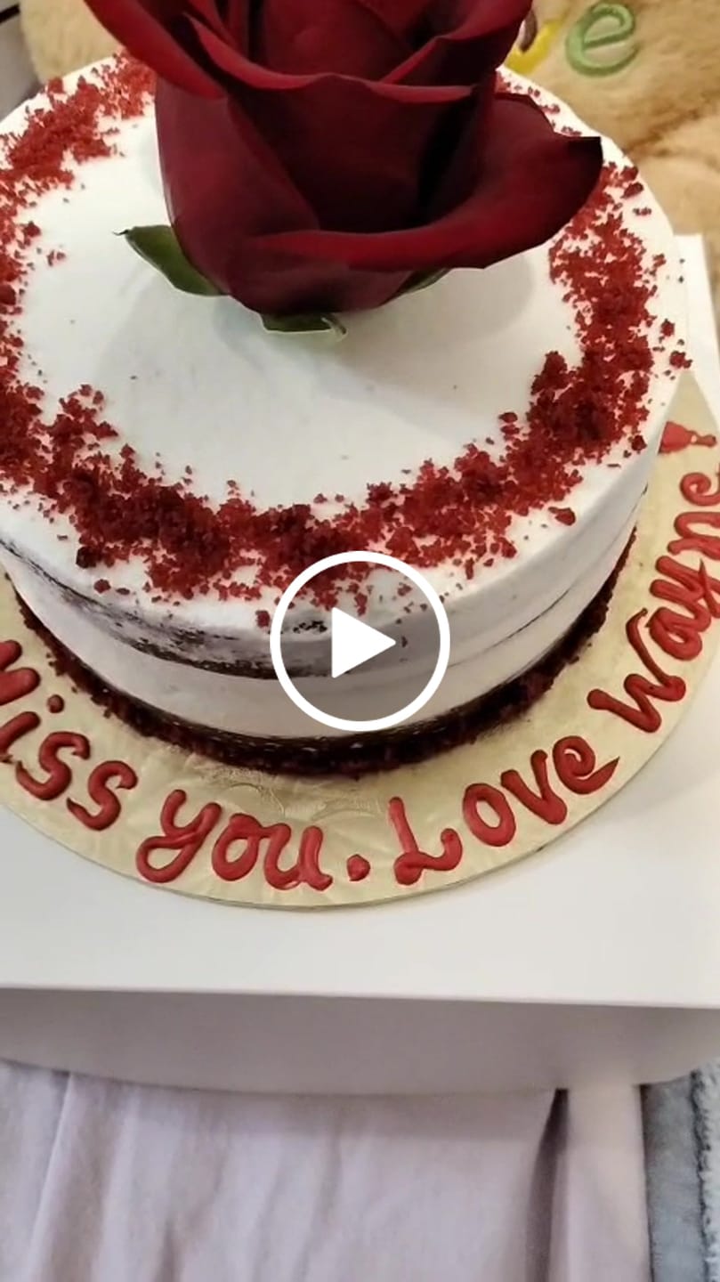 Customer video review of Red Roses With Delicious Red Velvet Cake