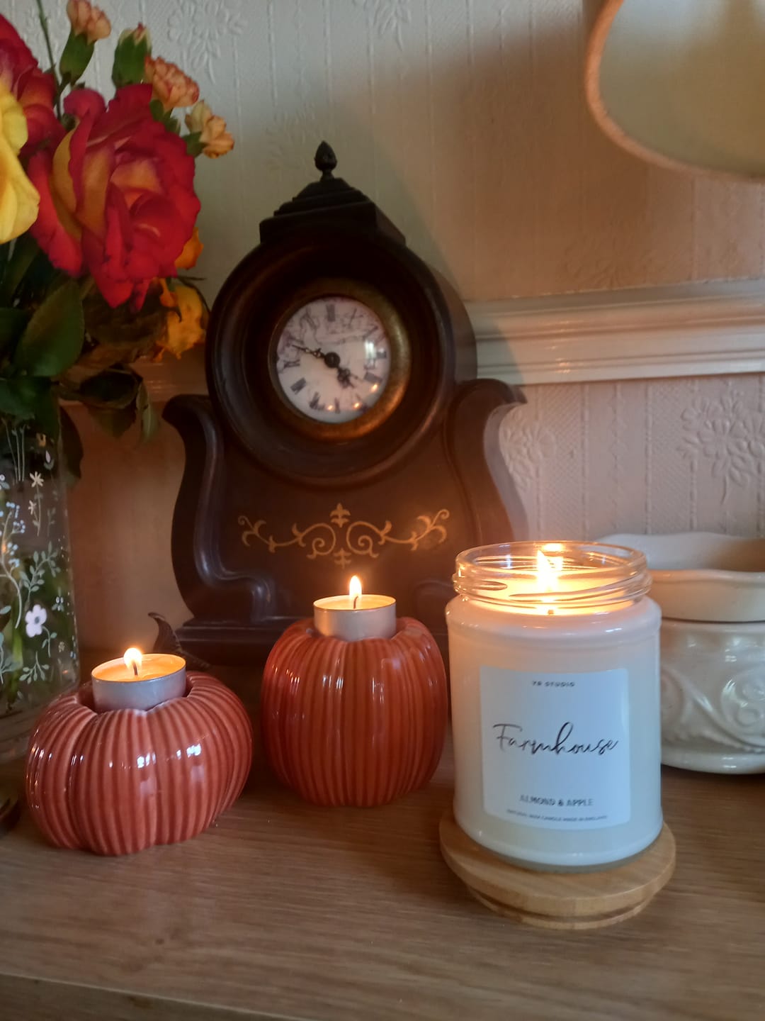 Customer photo review of "Farmhouse" Sweet Almond & Apple Candle