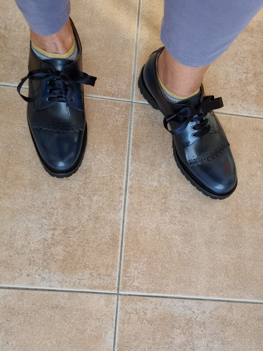 Customer photo review of Tiger Blue scarpa bassa allacciata in nappa blu artigianale marchigiana