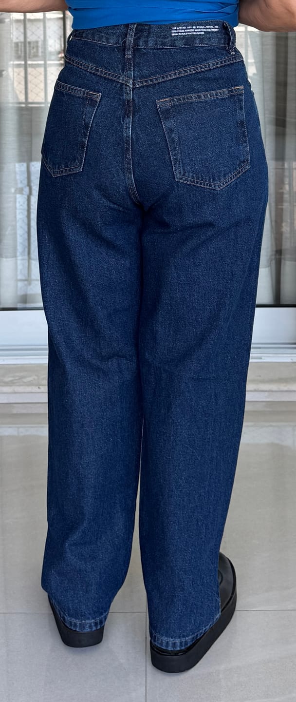 Customer photo review of Calça Jeans Reta Araçá Azul Escuro