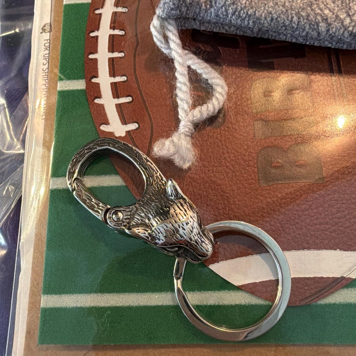 Customer photo review of Panthera Head Carabiner Keychain, Durable Metal Key Holder, Gift for Outdoor Enthusiasts, Secure Key Organizer