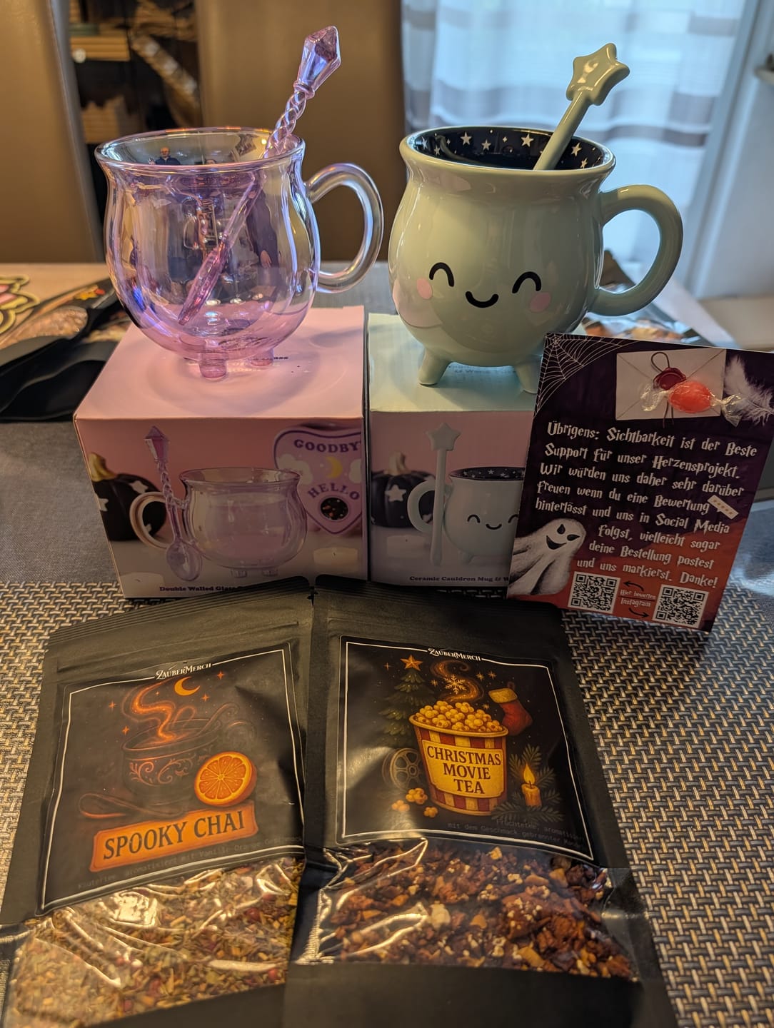 Customer photo review of Doppelwandige Hexenkessel-Tasse aus lila Glas mit Löffel