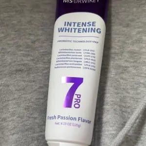Customer photo review of Sbiancante Dentifricio con 7 Probiotici Formula Viola Potenziata