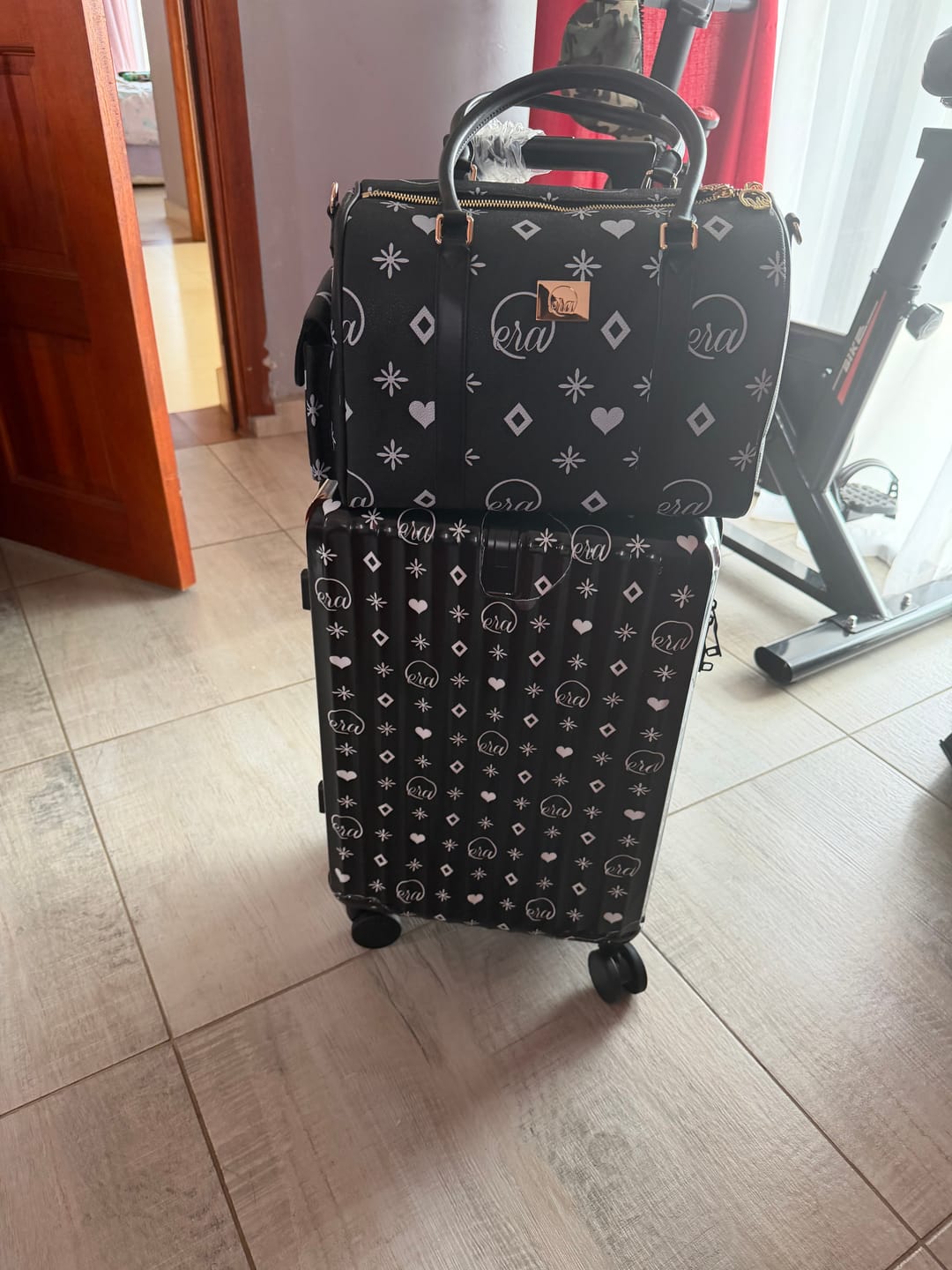 Customer photo review of Era Go Getter Bag & Carry On Troller Case