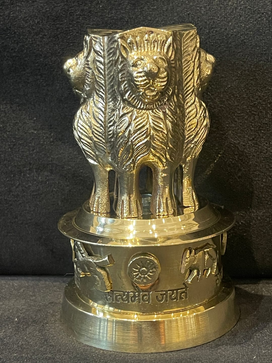 Customer photo review of Brass Ashoka Stambh Idol Vastu Remedy for Authority, Recognition and Government Support for Home, Office Desk and Institutional Spaces | 3 - 7 inch |