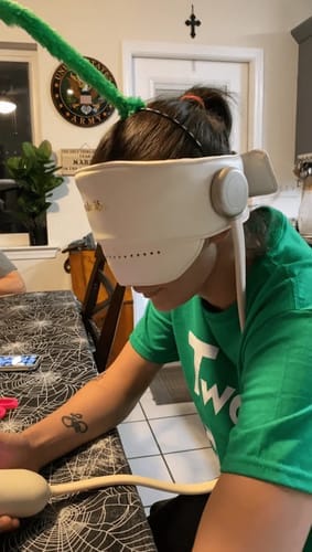Customer photo review of Rovnor Head & Eye Compression Massager