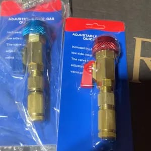 Customer photo review of Manutenzione Rapida Valvola R134A Kit Strumenti per Auto