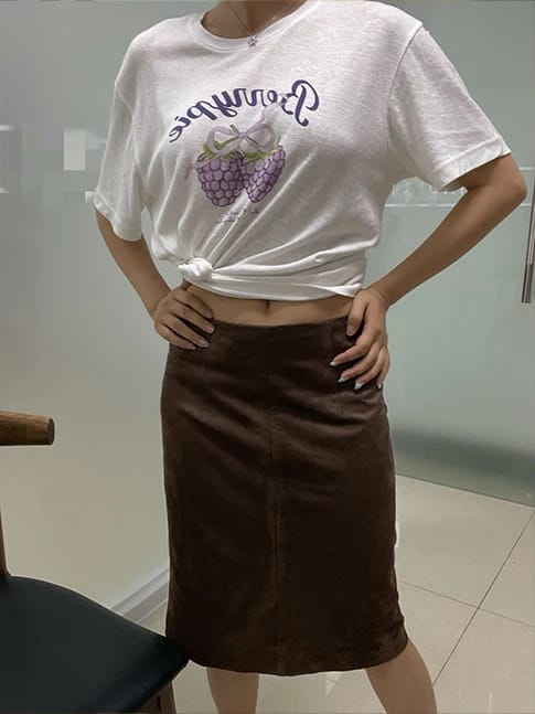 Customer photo review of Maria Low-Waist Velvet Midi Skirt