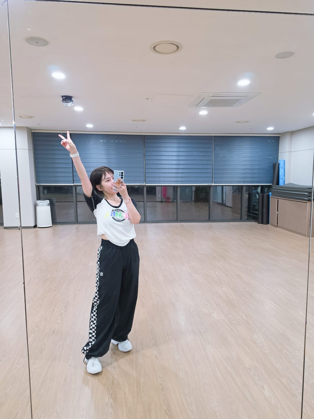 Customer photo review of Electric Feel Wide Track Pants