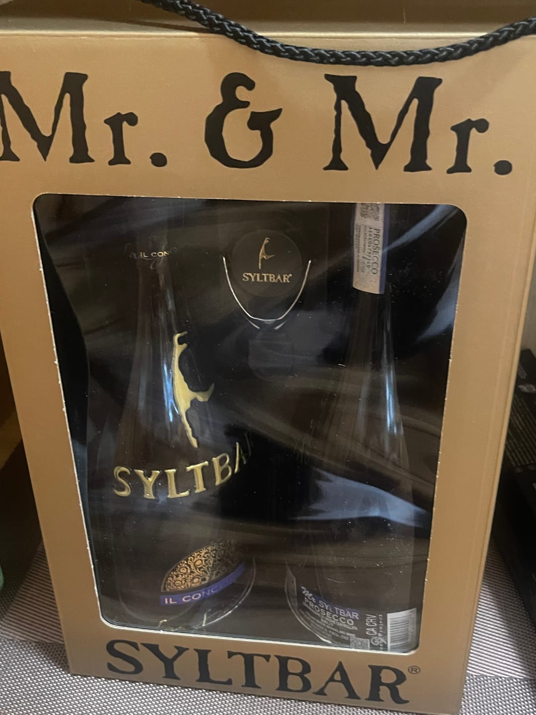 Customer photo review of Mr & Mr Gift Set