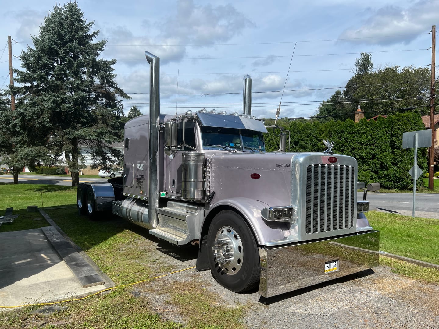 Customer photo review of SS-1206 Lower Bumper Brace PETERBILT 388/389/589 18" 20" 22"(W/WATERMELON MOUNT) SOLD BY THE PAIR