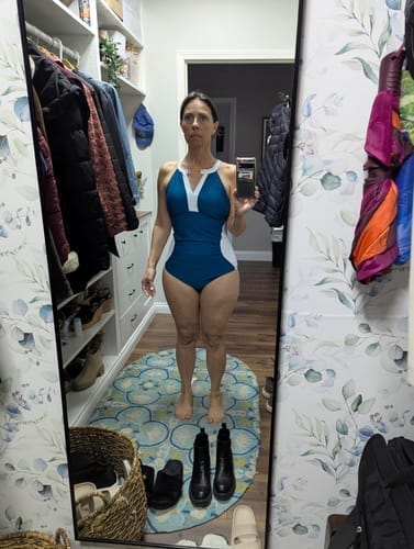 Customer photo review of Emoswim - Women's One Piece Swimsuit Tummy Control Modest Plus Size Bathing Suits Full Coverage Retro Color Block Swimwear