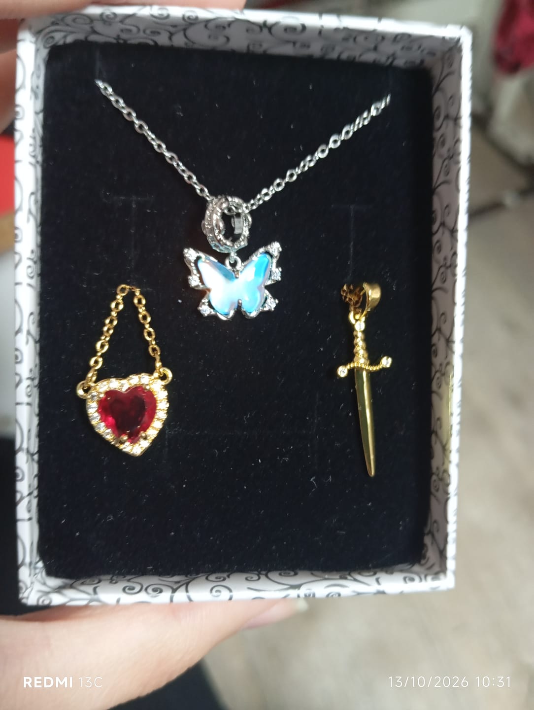 Customer photo review of Dual Love Hançer ve Kalp Figürlü Çelik İkili Kolye Seti