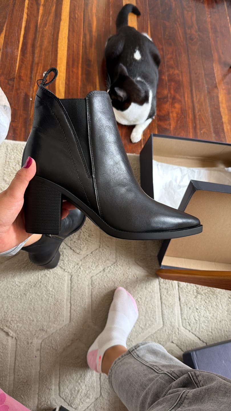 Customer photo review of BOTA CHELSEA TACÓN BLOQUE PIEL NEGRO