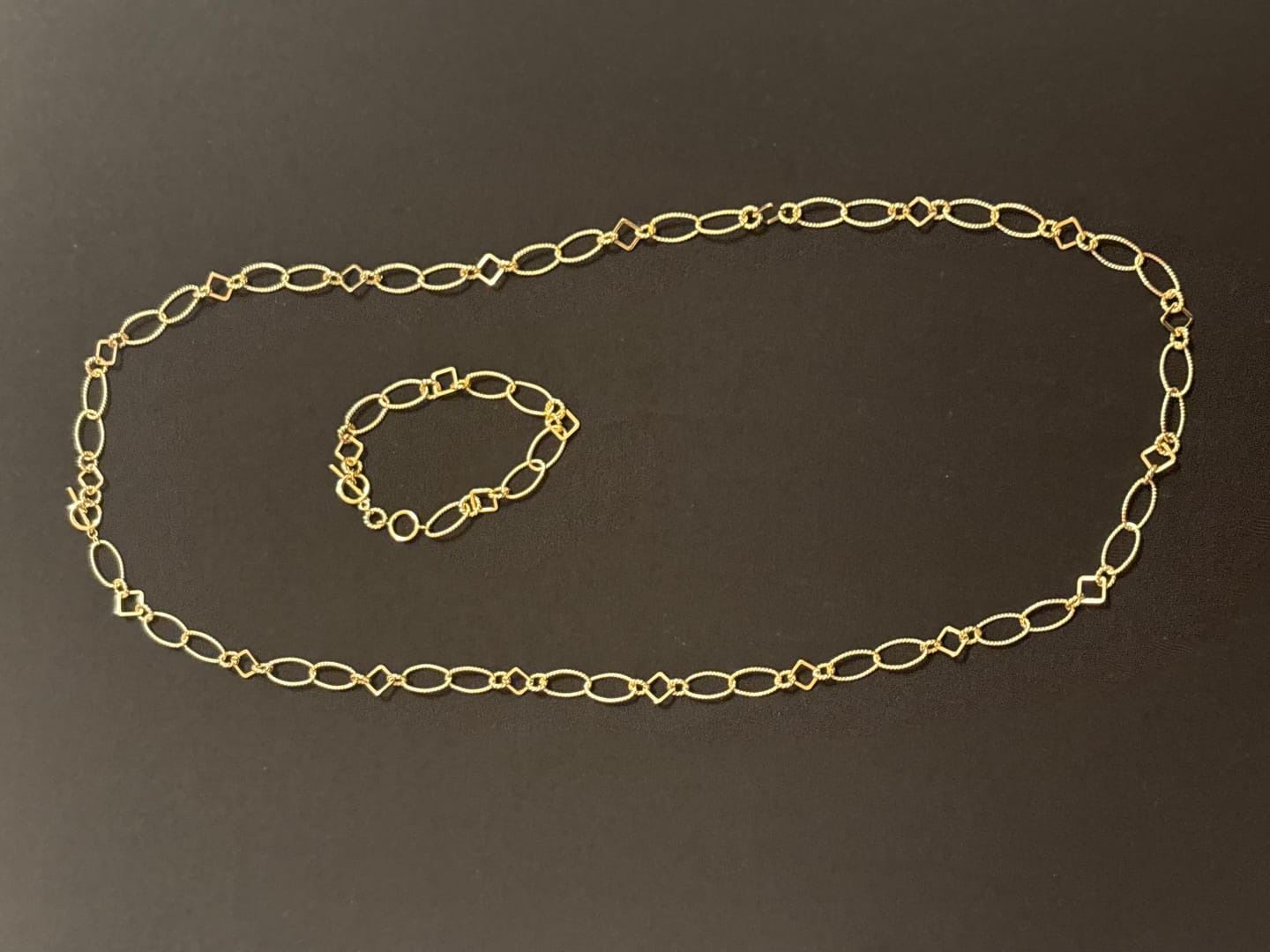 Customer photo review of Horizon Chain Necklace in Gold