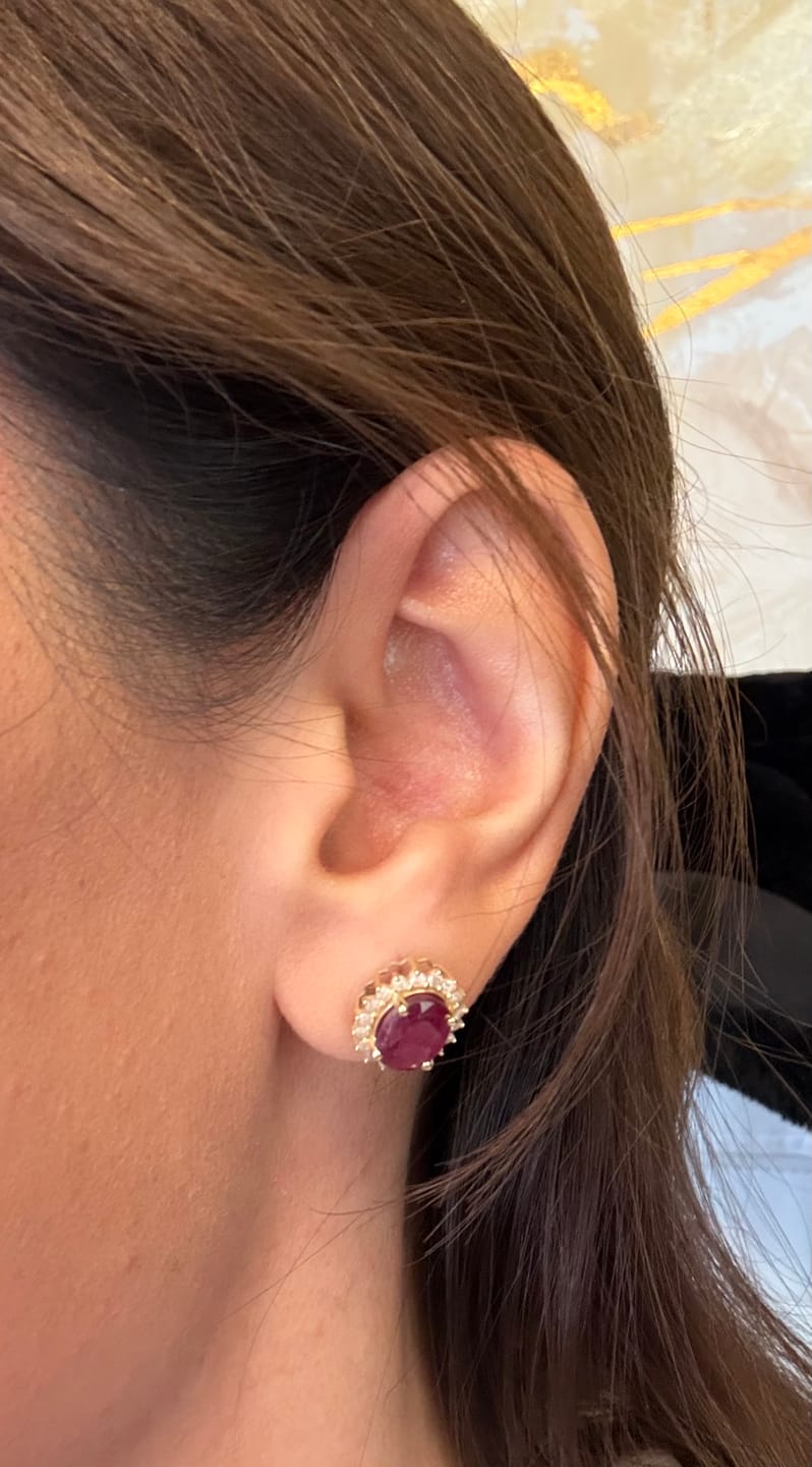 Customer photo review of Par Arete Rubí Corte Ovalo Con Halo De Diamantes 5.55 CTTW