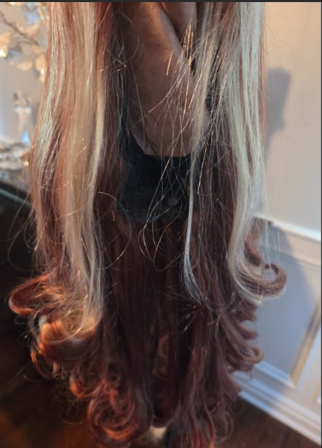 Customer photo review of Wavymy Highlights Brown Bouncy Layered Curls Wig 7x5 Lace Wear & Go Glueless Wigs Human Hair