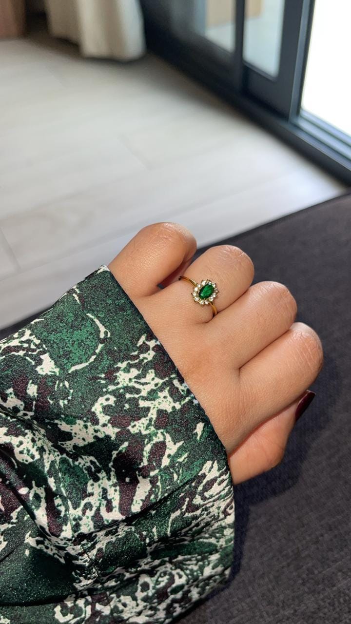 Customer photo review of Zareen Green Halo Ring