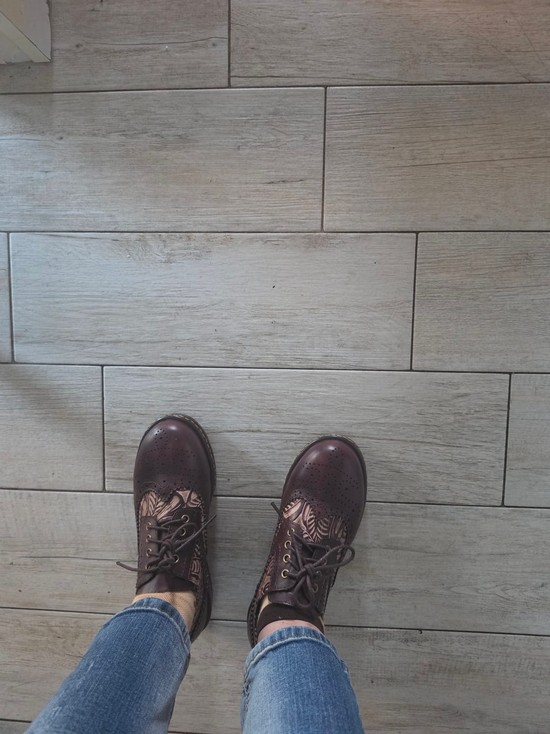 Customer photo review of Floral Engraved Vintage Leather Oxford Shoes