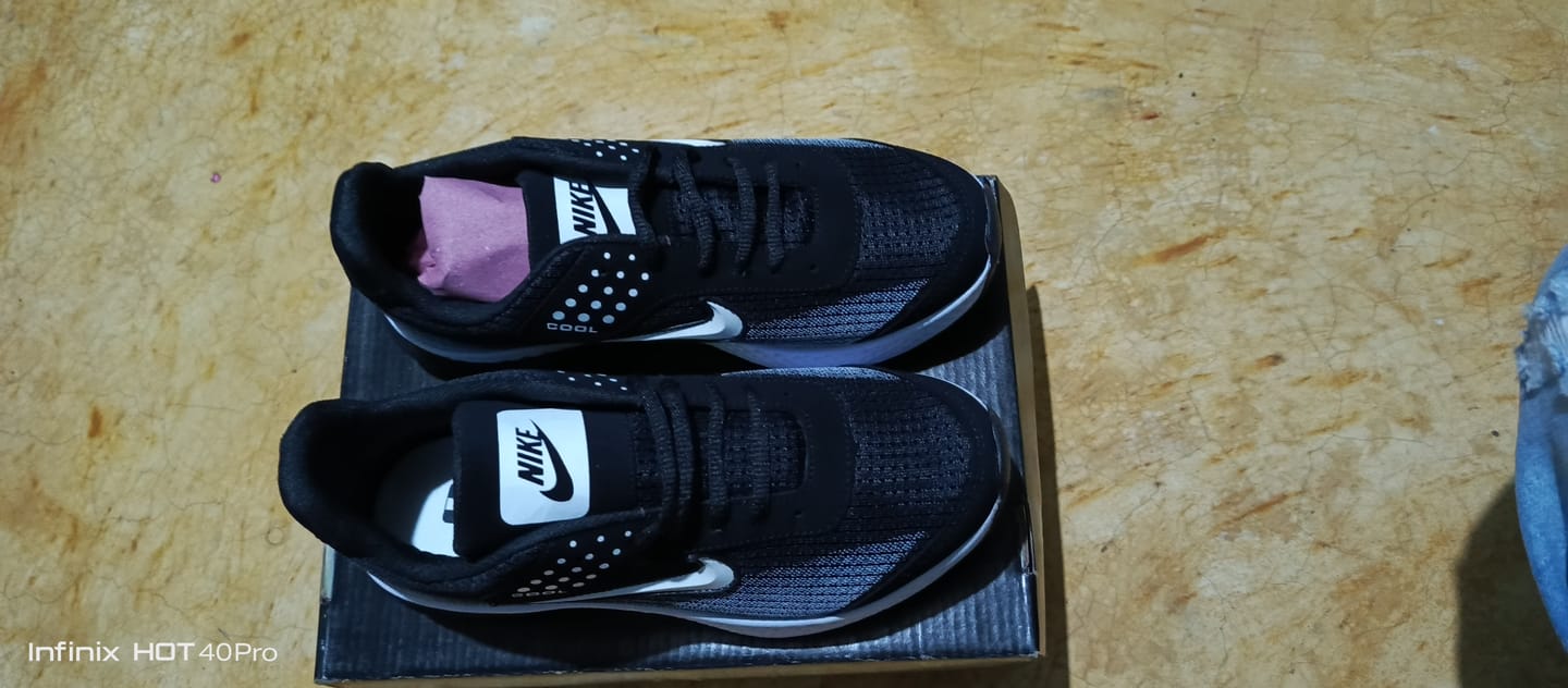 Customer photo review of Tenis 013 Negro Blanco