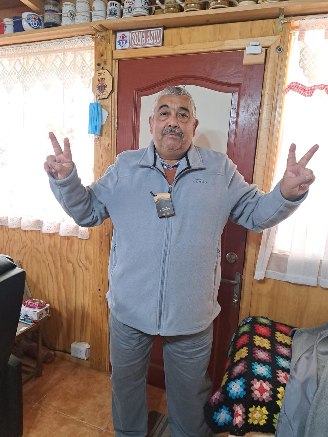 Customer photo review of Chaqueta Hombre Clásica Cuello Camisero Gris Medio