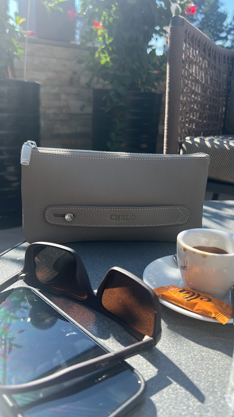 Customer photo review of Belluvi Duo Pouch