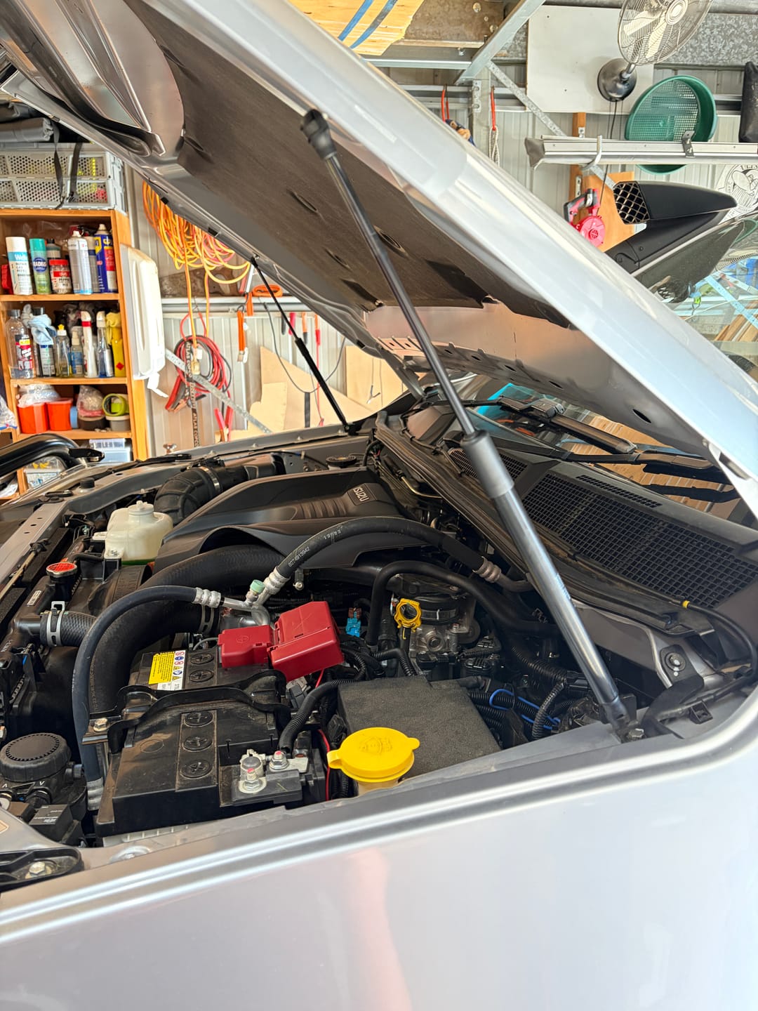 Customer photo review of Bonnets Struts Isuzu D-Max 2021-2023 / MU-X 2020-2023