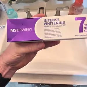 Customer photo review of Sbiancante Dentifricio con 7 Probiotici Formula Viola Potenziata