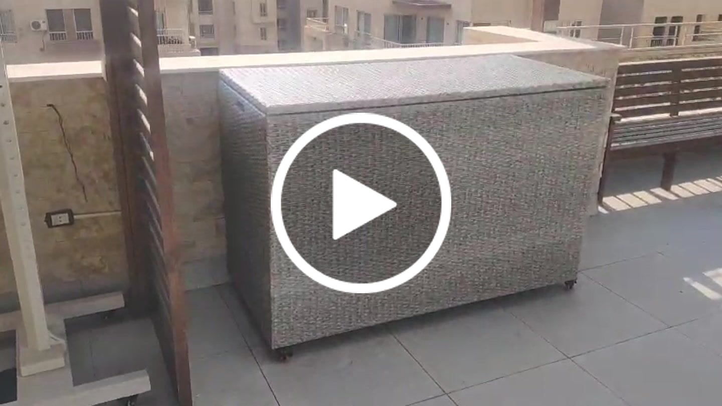 Customer video review of صندوق تخزين خارجي كبير – رتان أبيض أنيق – 130×63×66 سم – مقاوم للعوامل الجوية