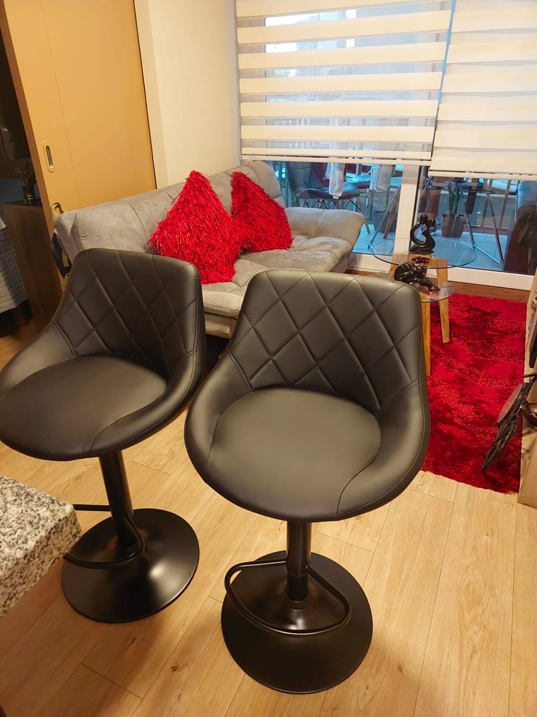 Customer photo review of Pack 2 Piso Bar taburete Base Negra Giratorio y Ajustable