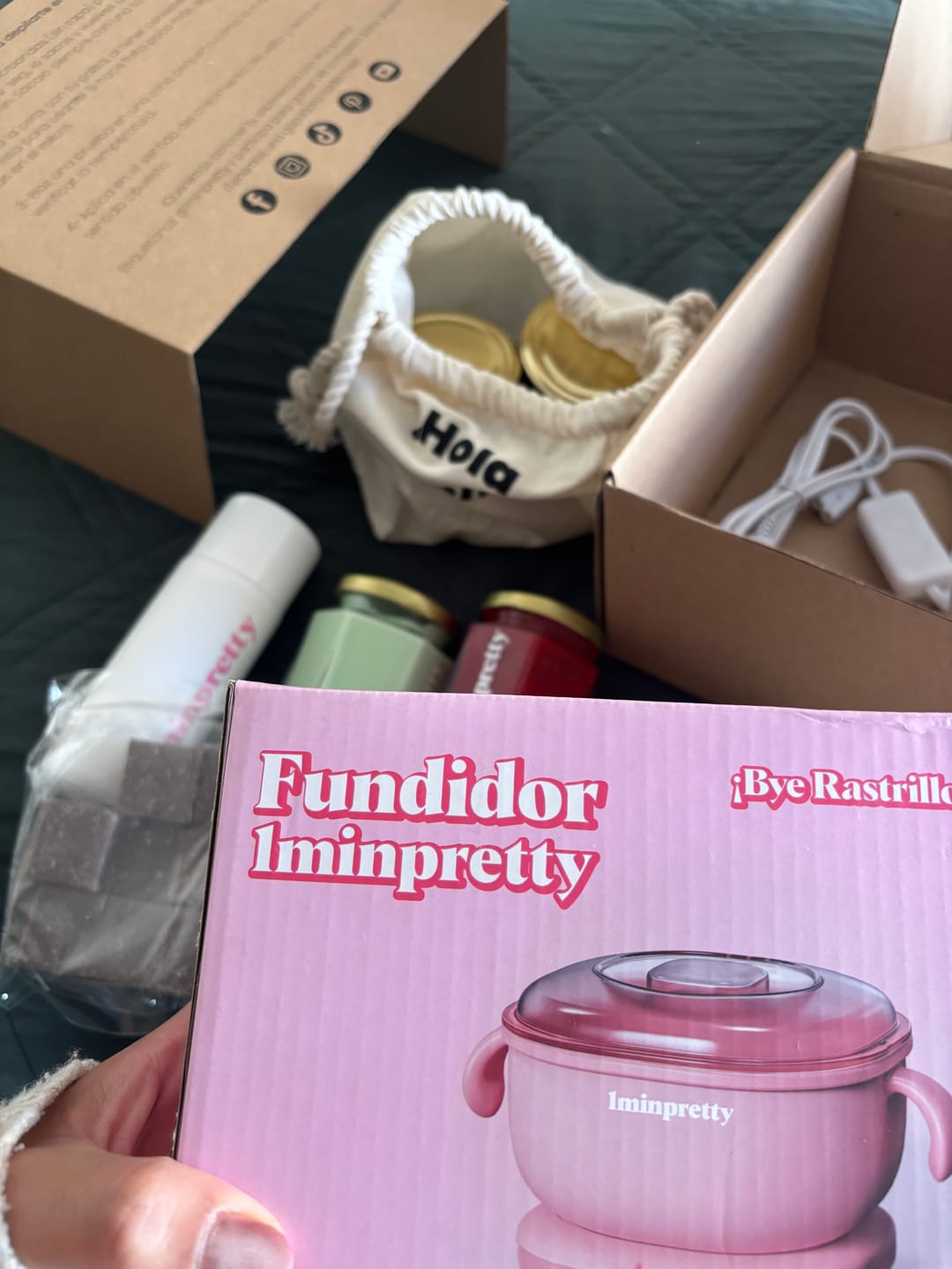 Customer photo review of Kit 1minpretty: 2 tarros de cera + fundidor + refill + exfoliante + crema pepino + agua rosas + talco para depilar con envío gratis mx