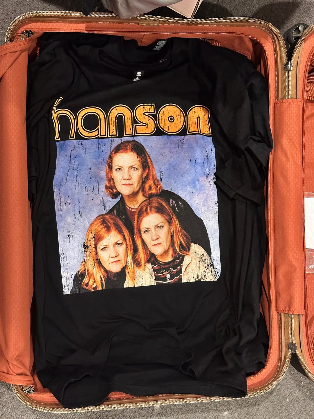 Customer photo review of Hanson Vintage Band Tee Black