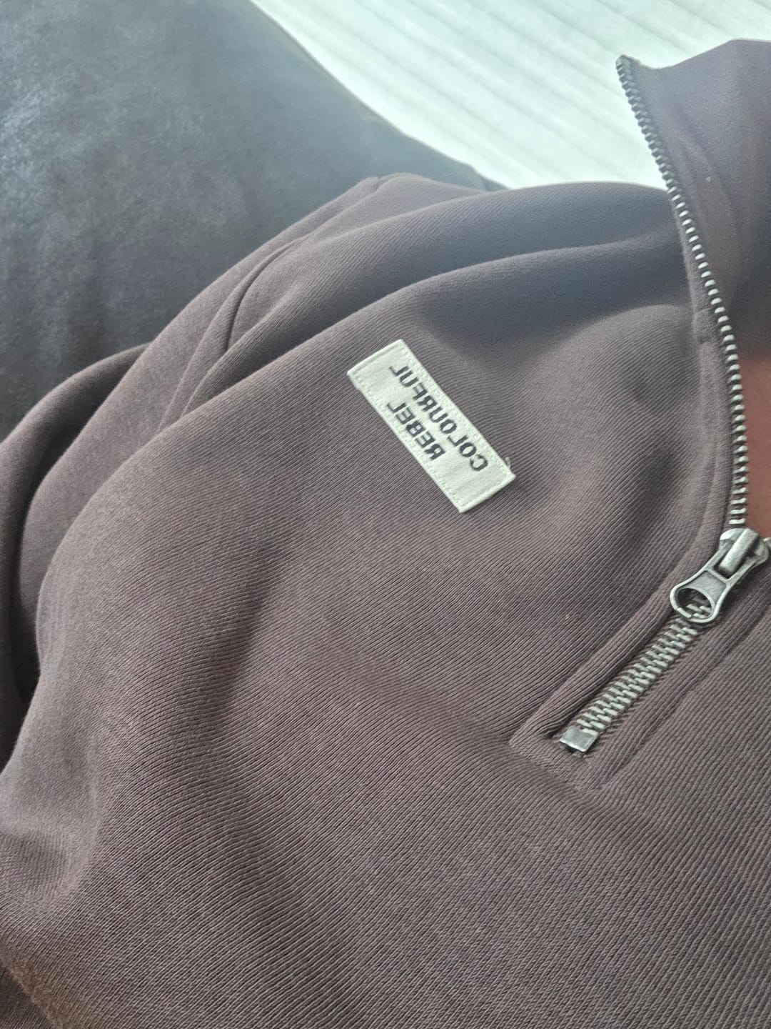 Customer photo review of Label Zip Sweat | Brown