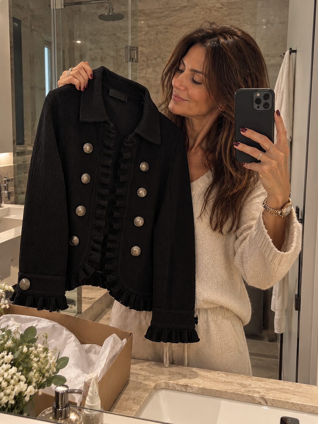 Customer photo review of Chaqueta de Punto Negro con Volantes