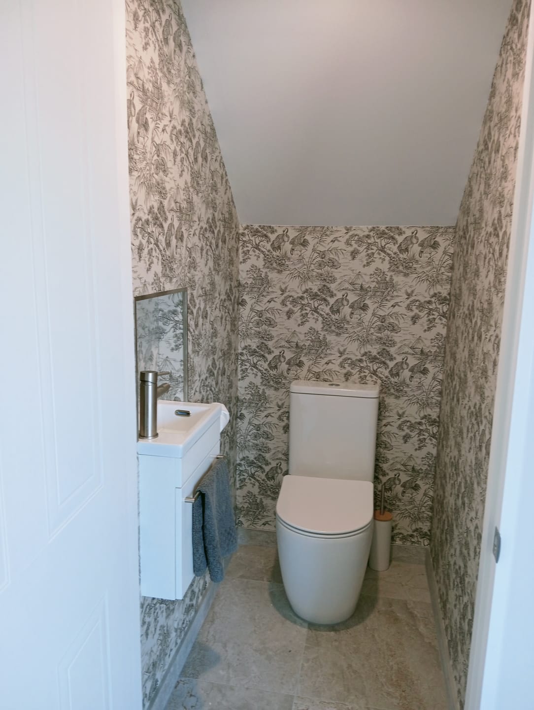 Customer photo review of Natoru Japanese Metallic Cranes Wallpaper – Cream/Charcoal