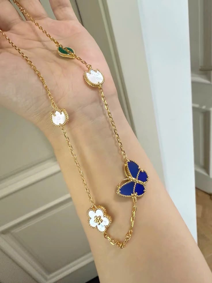 Customer photo review of Alhambra Lucky Flower Butterfly Leaf Long 20 Motifs Necklace