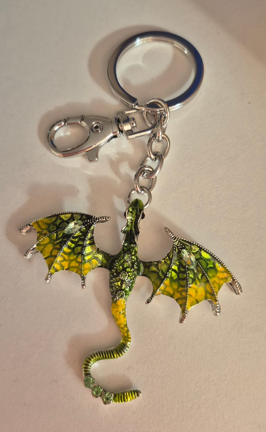 Customer photo review of Grün-Gold mystischer Drachen Schlüsselanhänger