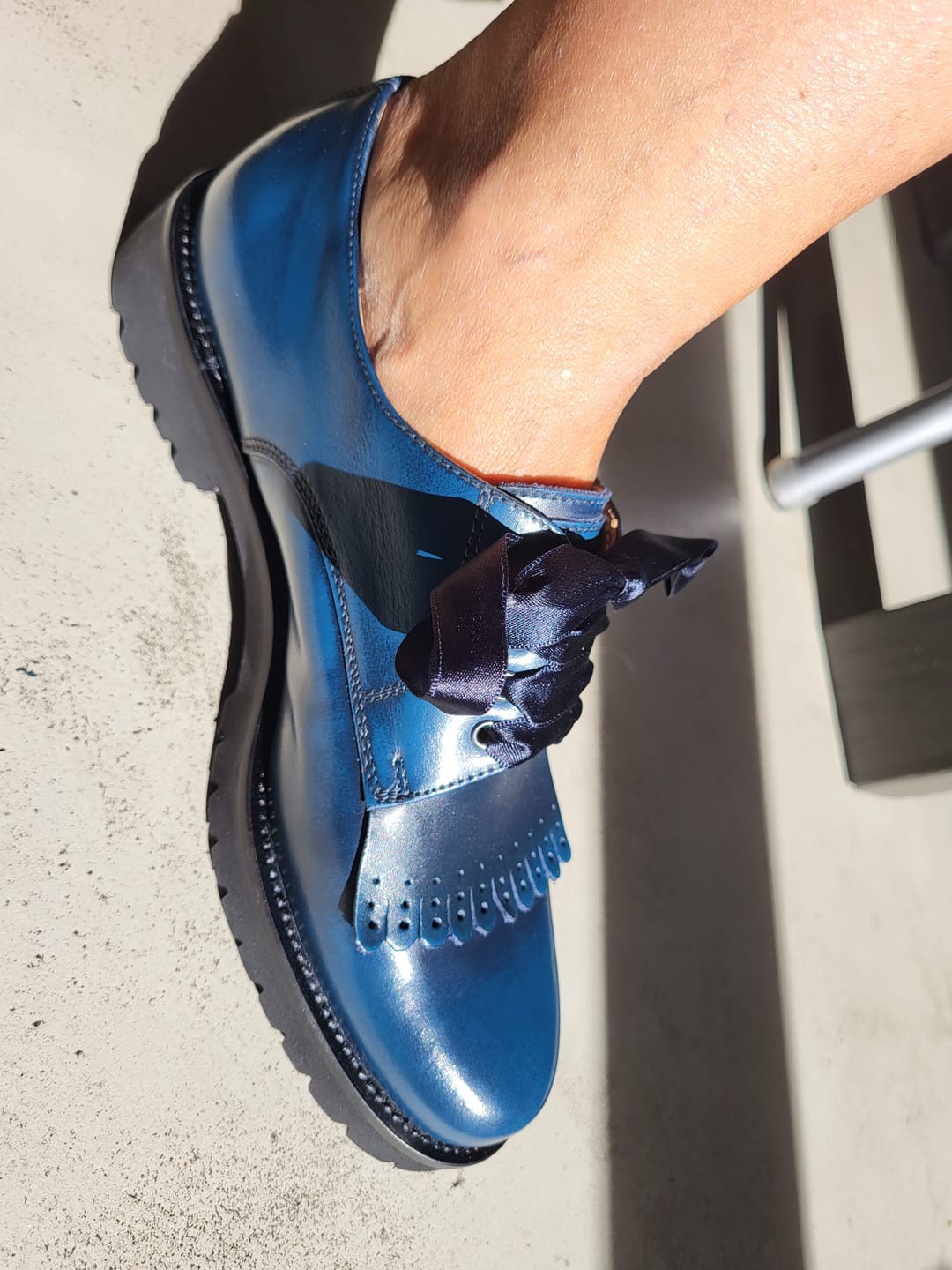 Customer photo review of Tiger Blue scarpa bassa allacciata in nappa blu artigianale marchigiana