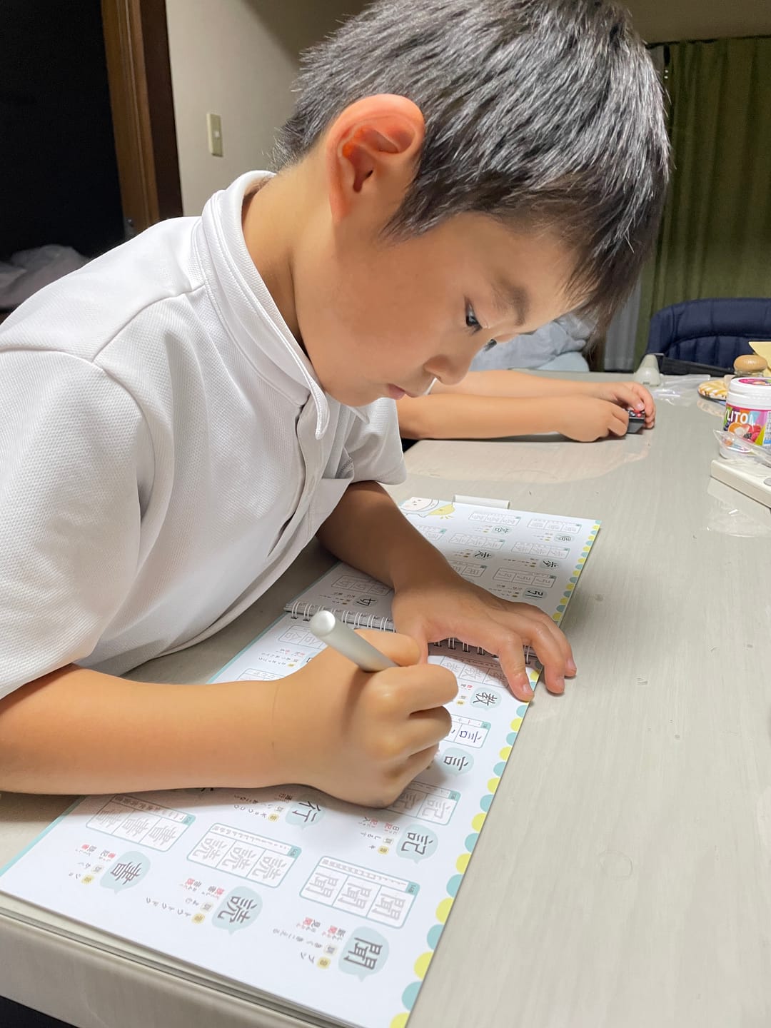 Customer photo review of 文字が消える!? まほうのドリル 漢字（１年生・２年生・３年生）