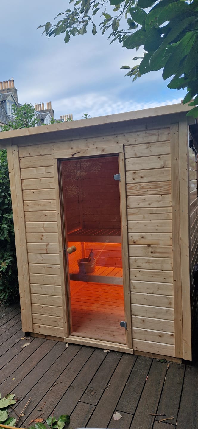 Customer photo review of Eir (2,6m2 | 1,8x1,6m |44mm) Compact Garden Sauna Set - 6kw Heater and Roofing Felt Included