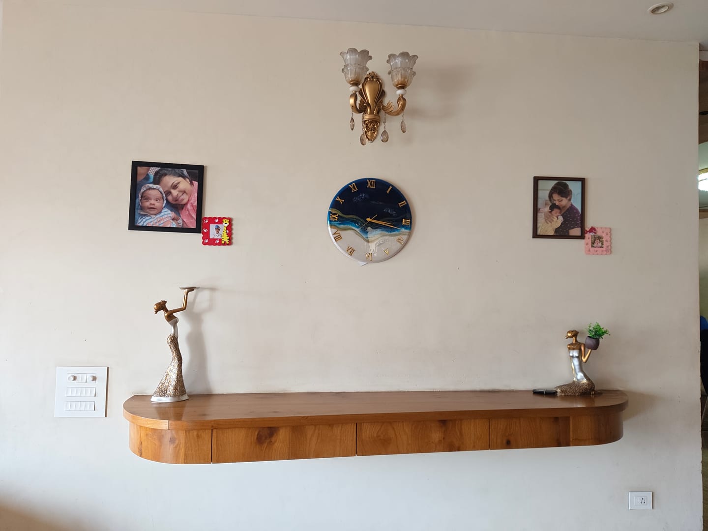 Customer photo review of Ticking Thunder Silent Resin Wall Clock (Royal Blue)